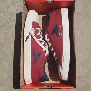 🔥NWOT Bata Sneakers, sz 7.5/9